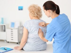 چگونه با پوکی استخوان مبارزه کنیم؟ پیشگیری از پوکی استخوان