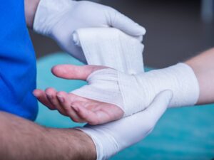 تفاوت پانسمان و بانداژ فرق پانسمان و بانداژ