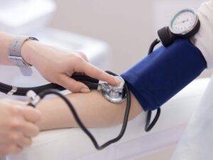 چگونه فشار خون را اندازه گیری کنیم؟ نحوه اندازه گیری فشار خون