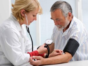 علائم فشار خون بالا در زنان و مردان از علائم فشار خون بالا
