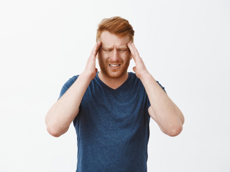 قند خون پایین باعث سردرد می شود؟ علائم سردرد هیپوگلیسمی